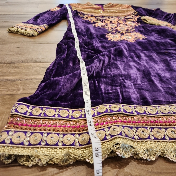 Indian punjabi suit with salwaar and dupatta - Picture 12 of 12